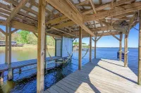 Secluded WATERFRONT CABIN with wifi, private dock with boat lift and courtyard