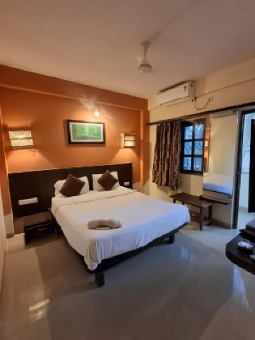 Hotel Rajeshwar マンドレムビーチ周辺のホテル