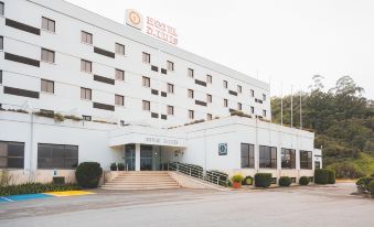 3. Hotel D...