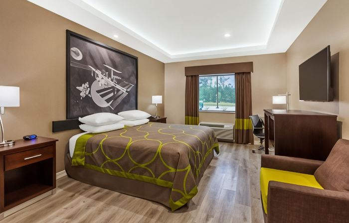 Super 8 by Wyndham Kingwood Houston North