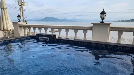 Yeosu Sound of Music Pension Отели рядом с достопримечательностью «Aeyangwon History Hall»