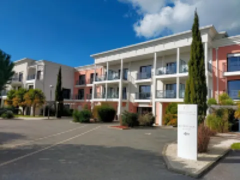 Adonis La Baule Appart'hôtel Hoteles cerca de Plage la baule