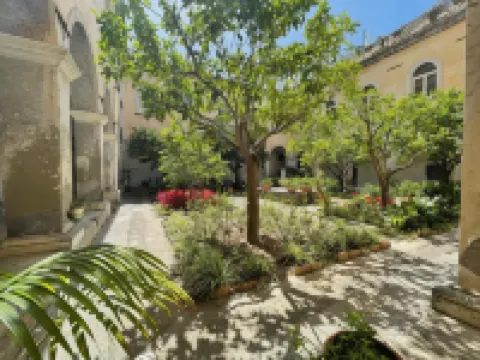 奇歐斯特羅之家酒店