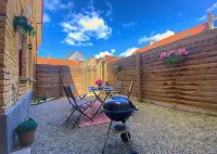 Appartement - Parking privé Gratuit, Proche Centre-Ville et Gare de Saint-Omer Hotels near Legrand Franchois Francine