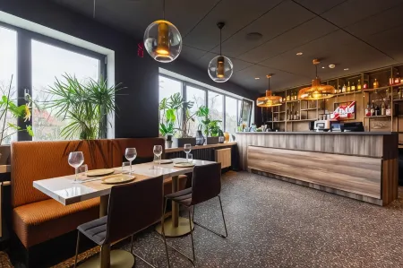 Hotel Zoo by Afrykarium Wroclaw Отели рядом с достопримечательностью «Archive Wroclaw University of Technology»