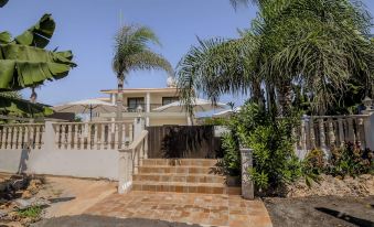 Impressive Villa Exclusive Sea Caves Walk to Taverns Sleeps 11 Ref 507