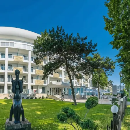 Mera Brise Отели рядом с достопримечательностью «Спа-комплекс Mangalia»