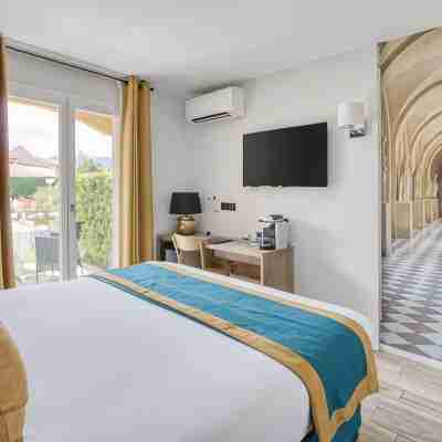 B/W le Vauban Rooms