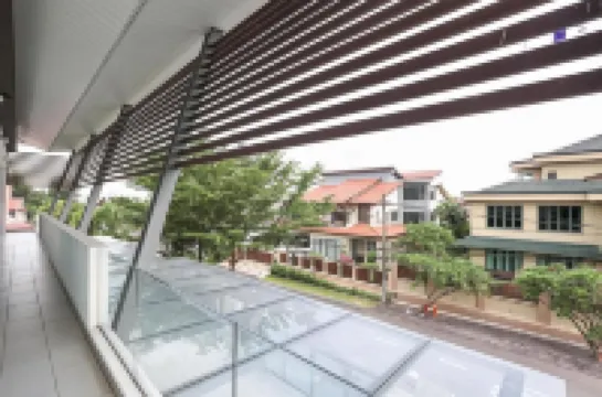 Private Studio in Bungalow by LilyandLoft