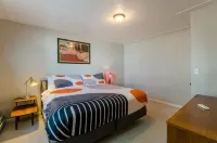1-bed vacation home w/ King bed just 6 minutes from Empower Field at Mile High