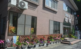 2. 드라이브 인 게..