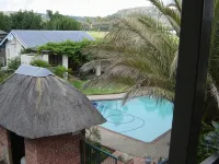 Ladybrand Guest House - ที่มีสระว่ายน้ำ