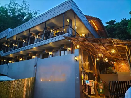 The Ridge Coron Отели рядом с достопримечательностью «Coron Plaza Fountain»