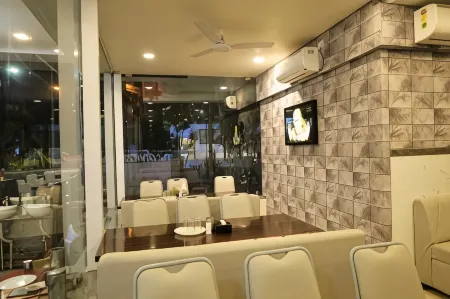 Hotel Sai Bansi Отели рядом с достопримечательностью «Bahia el Aguila»