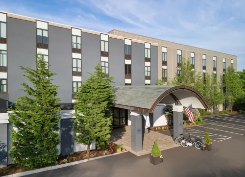 Freepoint Hotel Cambridge, Tapestry Collection by Hilton Hotels in Watertown