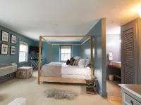Shelter Harbor Inn Hotels in Вестерлі