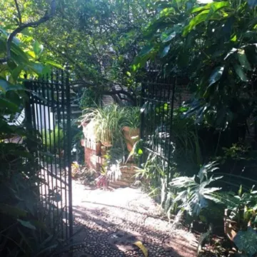 Casa Flores Bed & Breakfast