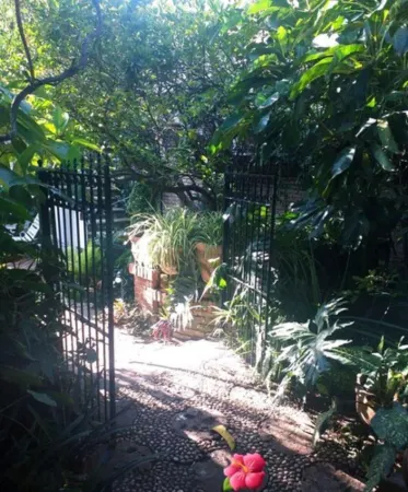 Casa Flores Bed & Breakfast