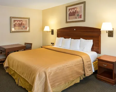 Quality Inn Takoma Park Отели в г. Чиллум