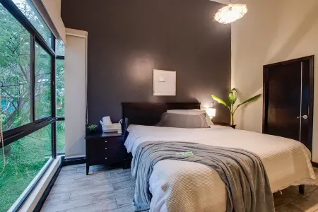 Modern penthouse, office, A/C, Pool, GYM