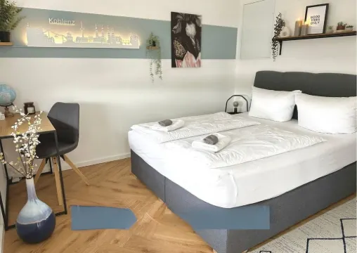 Close to the city center with parking space, balcony, lockable bike box & charging station