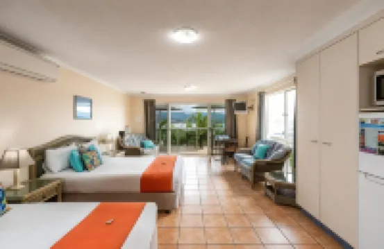Sunlit Waters Studio Apartments Hoteles en Airlie Beach