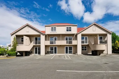 Balmoral Lodge Motel Hotels in 