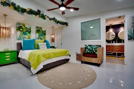 The Atomic Flamingo Отели рядом с достопримечательностью «40868 Ave Solana»