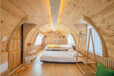 Goseong Oksu Spa Camping Land Pension Отели рядом с достопримечательностью «Goseong Dinosaur World Expo»