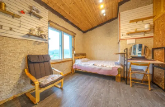 Geochang Deokyu Gongbang Pension (Pine Room)