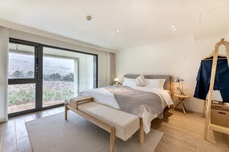 Shanjing Meixi Apartment (Laowa Tunnel)