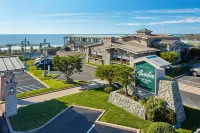 Cavalier Oceanfront Resort Hotels near Coastal Discovery Center at San Simeon Bay (Monterey Bay National Marine Sanctuary)