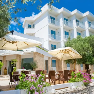 Hotel Basilio Reformado pelo SBT - Housity