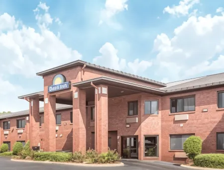 Days Inn by Wyndham Phenix City Near Fort Moore