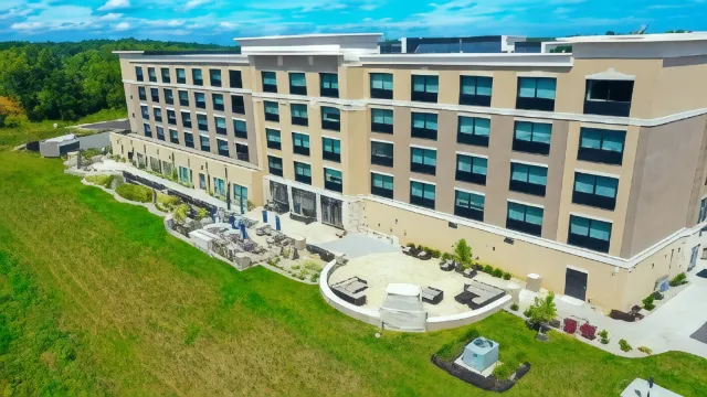 Holiday Inn Express & Suites ELIZABETHTOWN NORTH by IHG