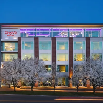 チュリプ  タペストリー コレクション バイ ヒルトン Computing and Information Technology周辺のホテル