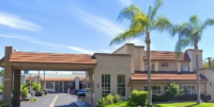 ควีนส์ อินน์ อะนาไฮม โรงแรมในอนาไฮม์