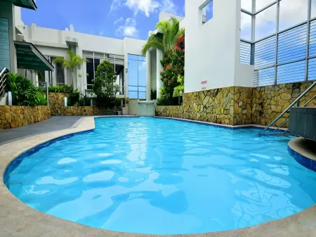 Lancaster Hotel Manila Отели в г. Мандальюионг