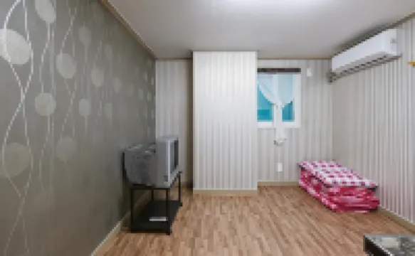 Ongjin Dream & Green House Pension Hotels near Seonjaedo