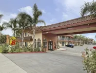 Super 8 by Wyndham Upland Ontario CA Các khách sạn ở Upland