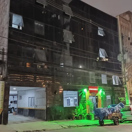 Center Plaza Hotel Отели рядом с достопримечательностью «Площадь Либердаде»