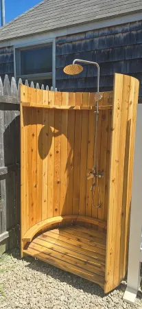 3-bedroom waterfront house with use of marina facilities in charming Jamestown!