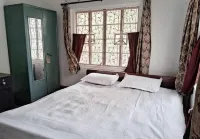 Charming 3 Bedroom, 2 living room, with AC, WiFi in Purulia town, West Bengal. 布魯利亞住宿飯店
