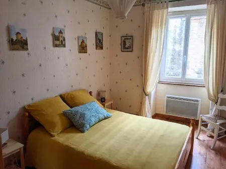 Charming Cilla overlooking Medieval Plaza Отели в г. Монпазье