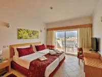 Grand Muthu Forte do Vale Hotels near Clock Tower