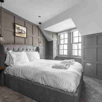 Boutique Castle View 3 Bed, 1 Bath Apartment​ Rooms