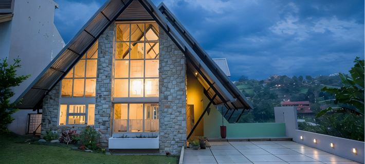 Syllo 2 | 4BR Bright Dago Pakar Resort Villa w/ View & BBQ Hotels in Cimenyan