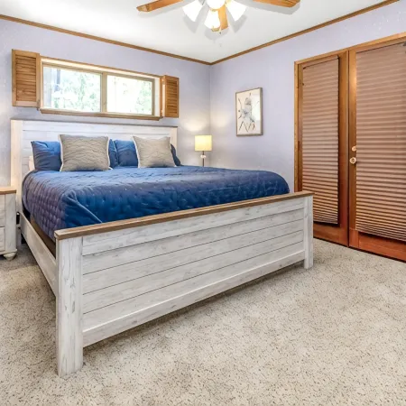 Country Lake Retreat. Special Rate. Book Now.