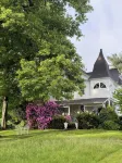 Charming 2-Bedroom Apartment on 2nd Floor in Millbrook NY, Right in the Village