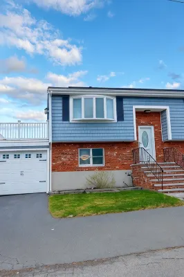 The Sapphire House with Deck in Revere Beach